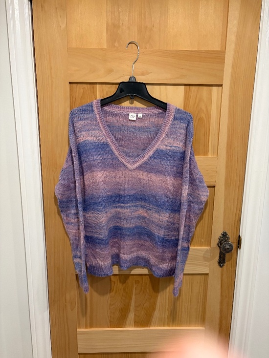GAP Sweaters - Gap Knitted V-Neck Sweater Size Medium